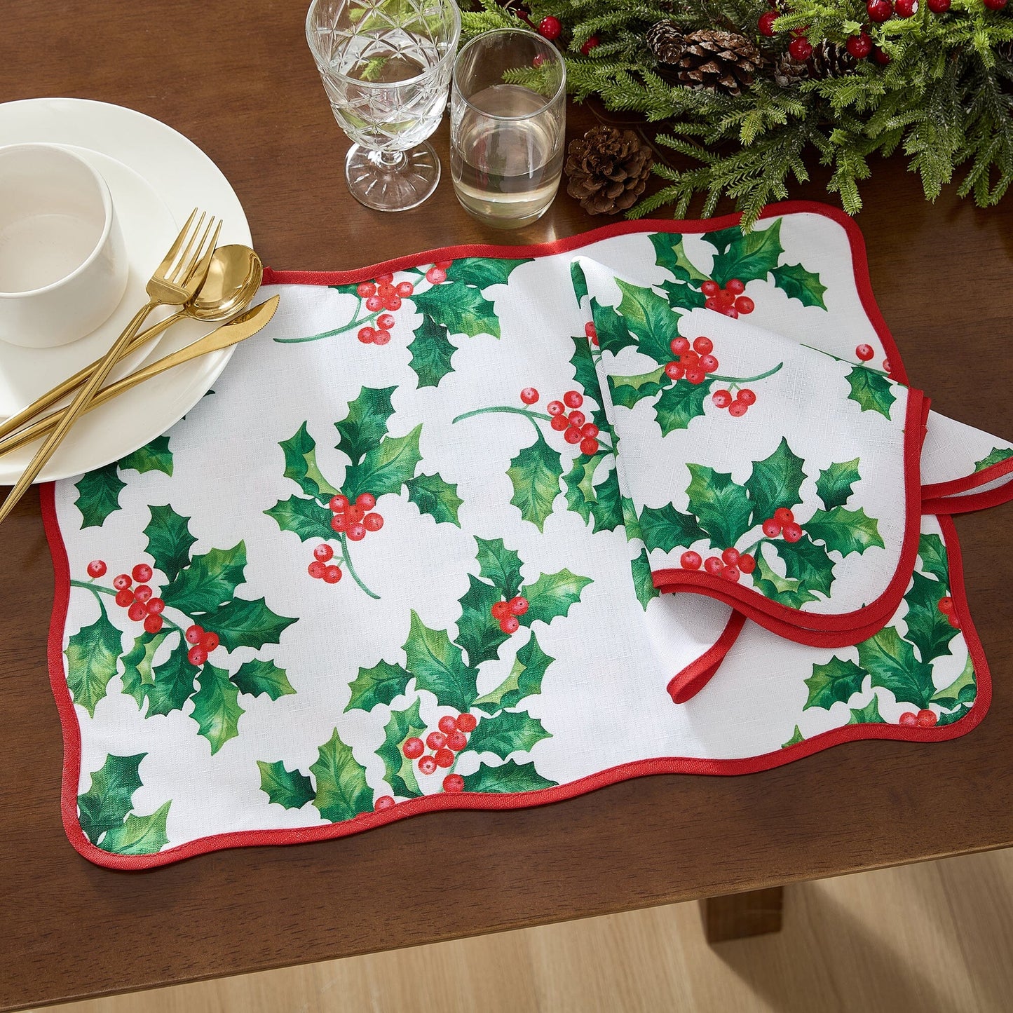 Vintage Holly Scallop Border Placemats, Set of 4