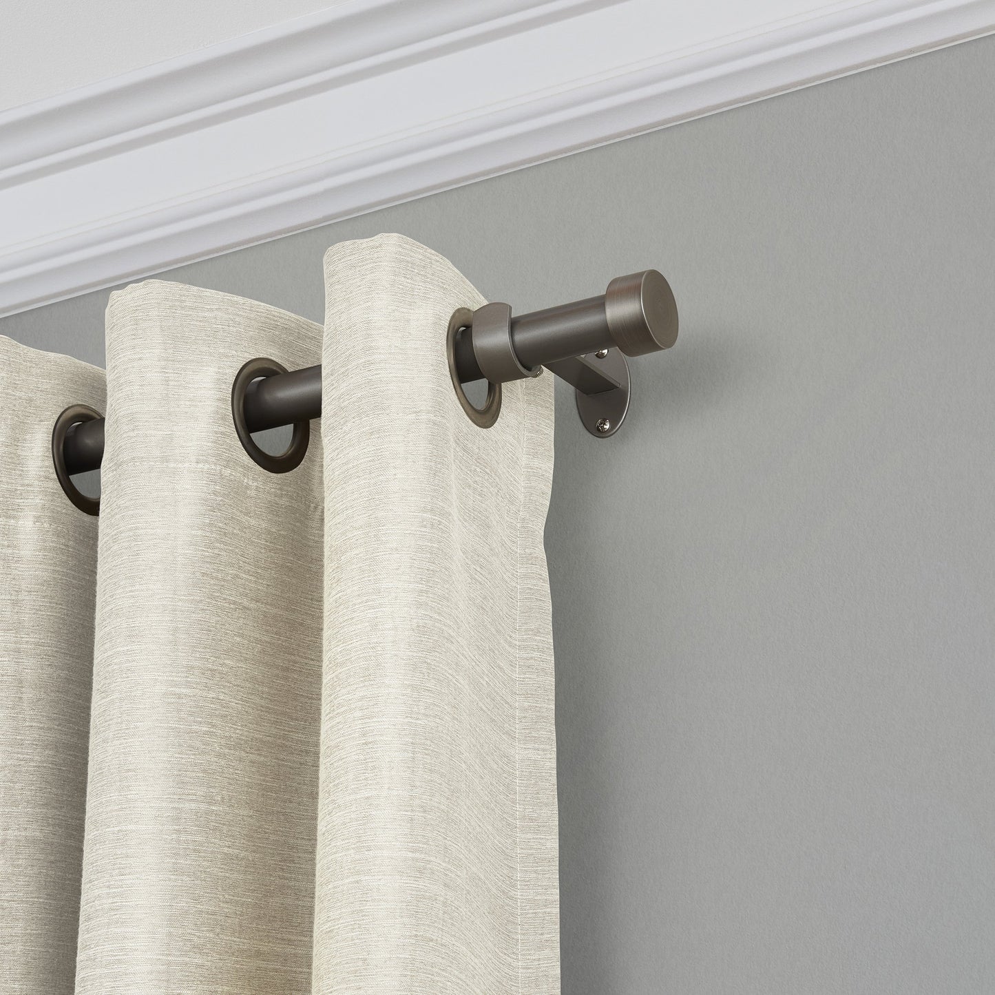 polyresin curtain rod with decorative finial