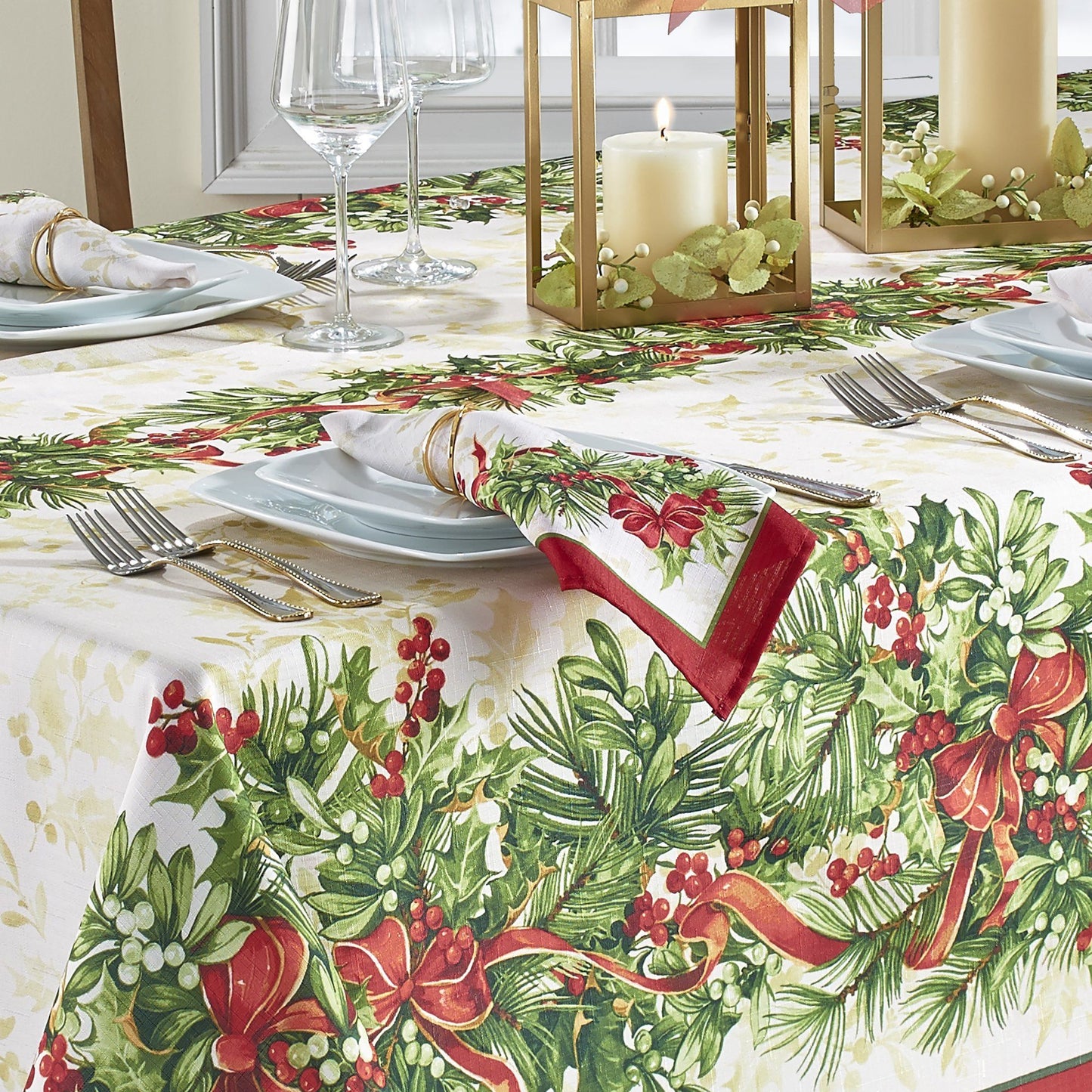 Holly Traditions Holiday Napkins, Set of 4