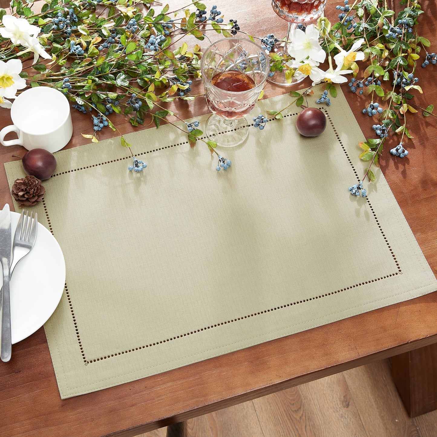 Alison Eyelet Punched Border Fabric Placemat, Set of 4