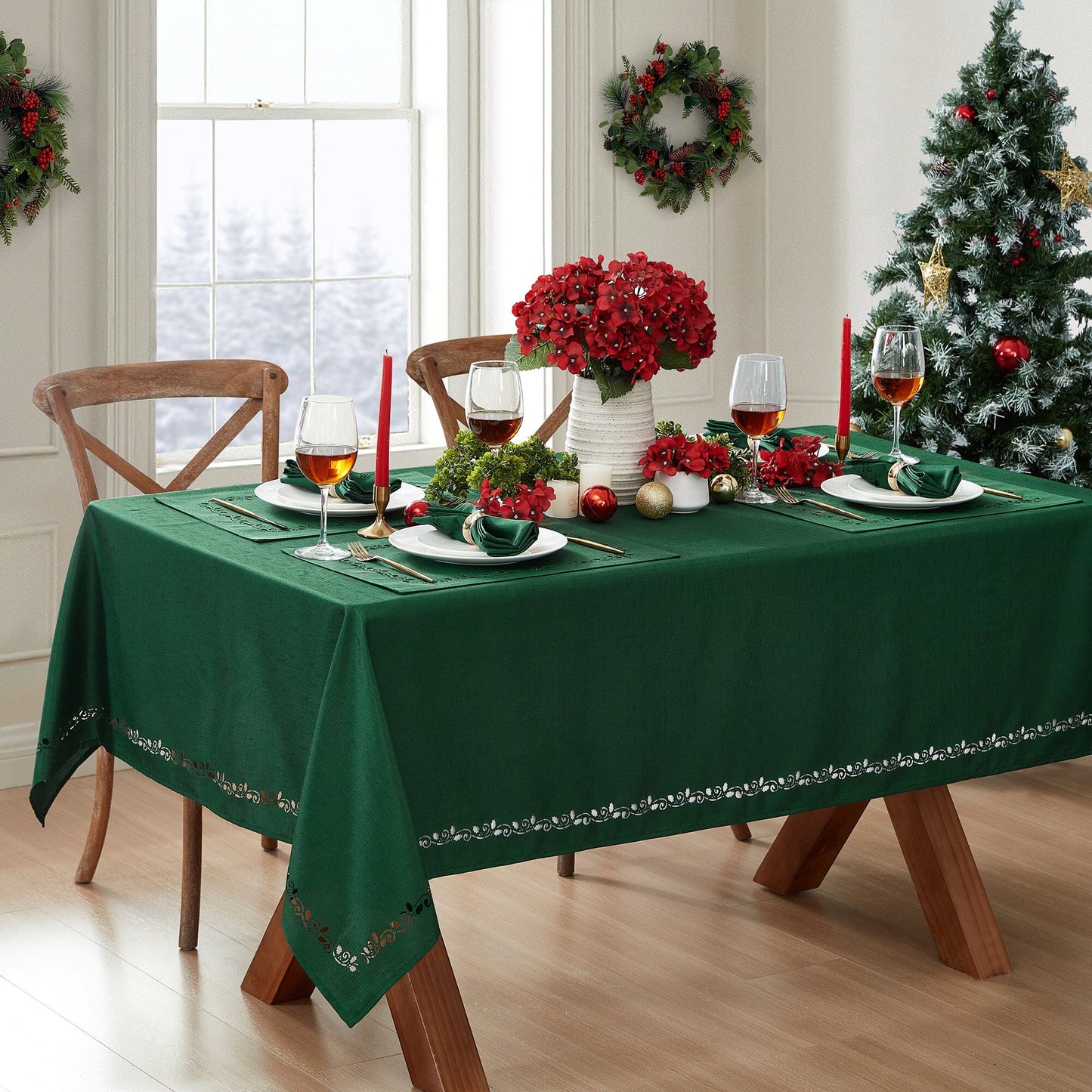 Mantel Holly Scroll cortado con láser