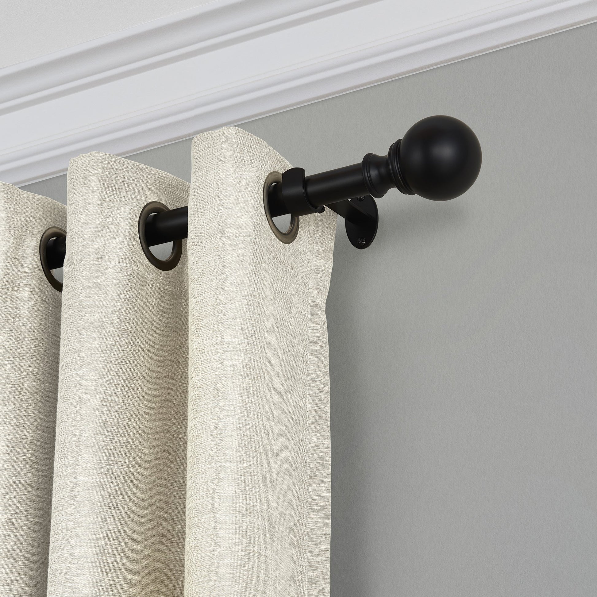 polyresin curtain rod with decorative finial