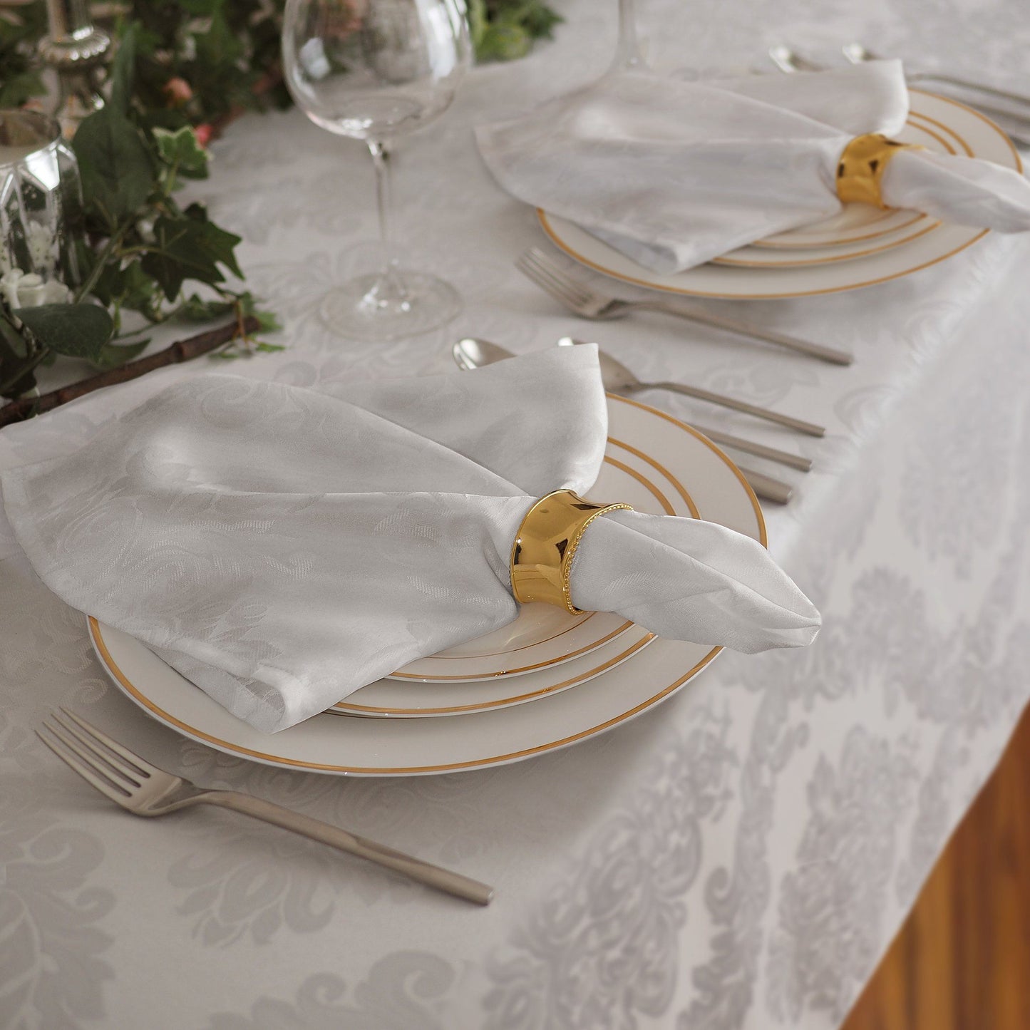 white set of 4 napkins