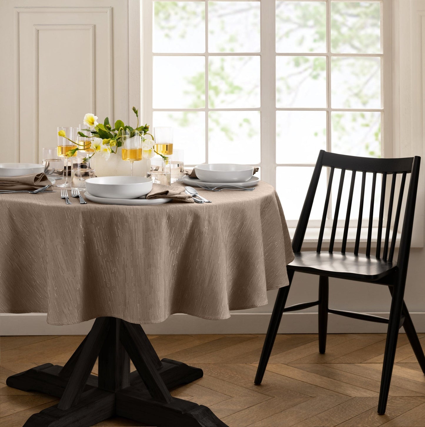 Mantel continental resistente al agua y a las manchas de textura sólida
