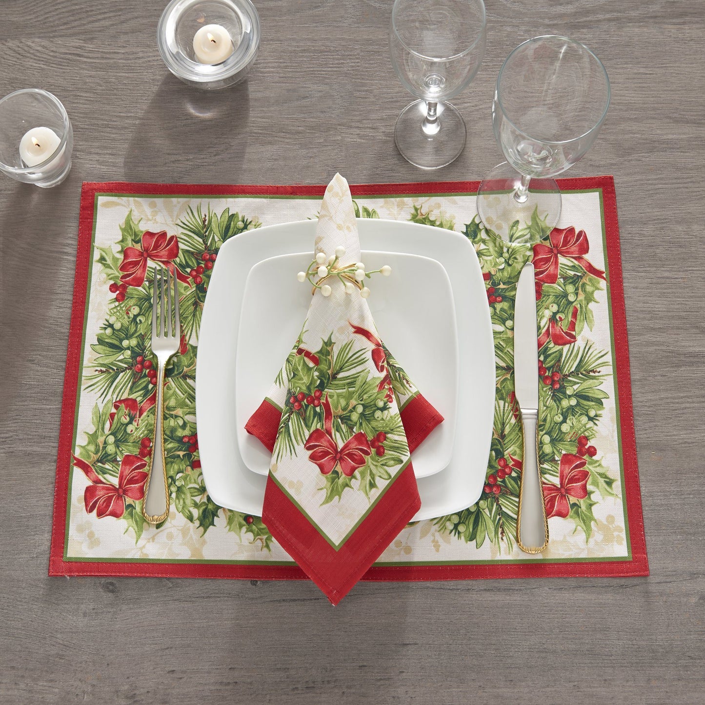 Holly Traditions Holiday Napkins, Set of 4