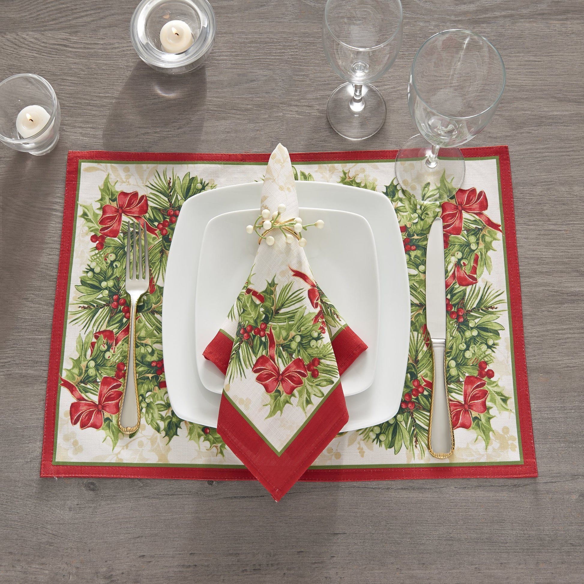 Holly Traditions Holiday Napkins, Set of 4